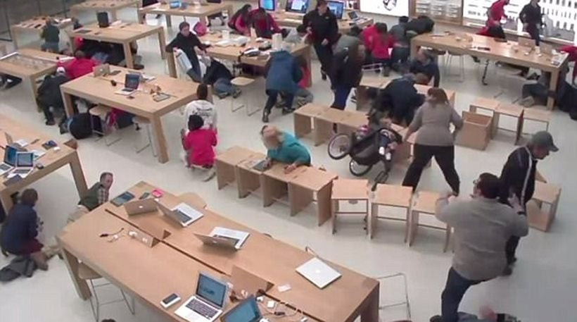 ΗΠΑ: Τρόμος σε κατάστημα της Apple -Ένοπλος ανοίγει πυρ και όλοι τρέχουν να κρυφτούν (βίντεο)